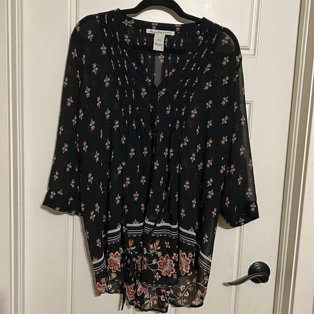 American Rag size small 3/4 sleeve button down top